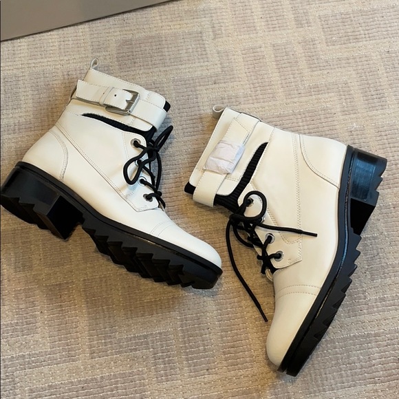 Marc Fisher Ivory Leather Boots mismatched pair - Picture 5 of 10